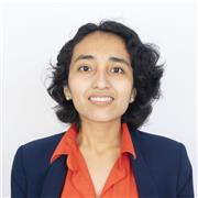 Profesora de inglés imparte clases para todos los niveles